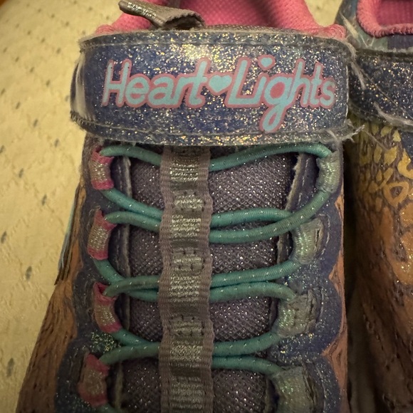 Girls Sketchers Flutter Heart Lights Loves Light-Up Sneaker• 13.5 - Picture 9 of 11